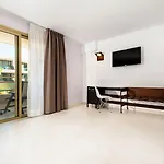 Kn Columbus Appart hôtel 3*