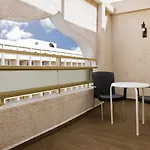 Apartmanhotel Kn Columbus 3*