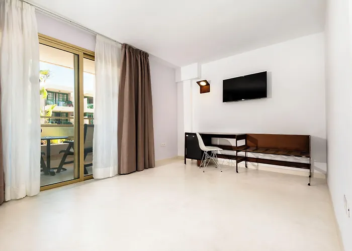 Kn Columbus Apartahotel 3*